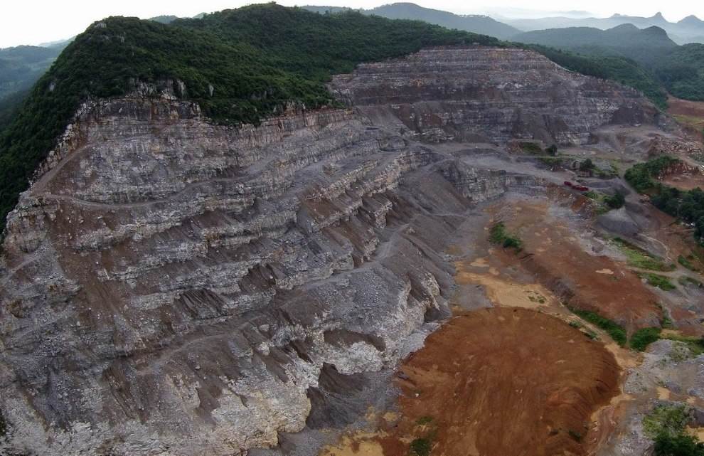 露天矿山采石场人员定位管理的重要性及相关技术的应用